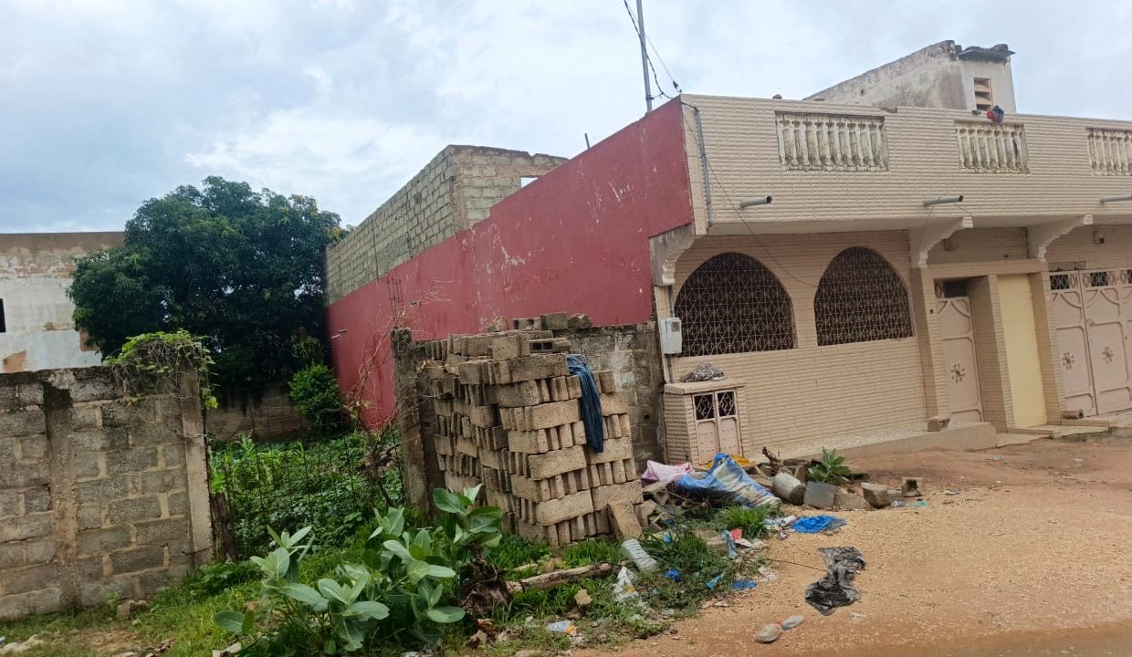 Terrain 300m2 à Saly 02