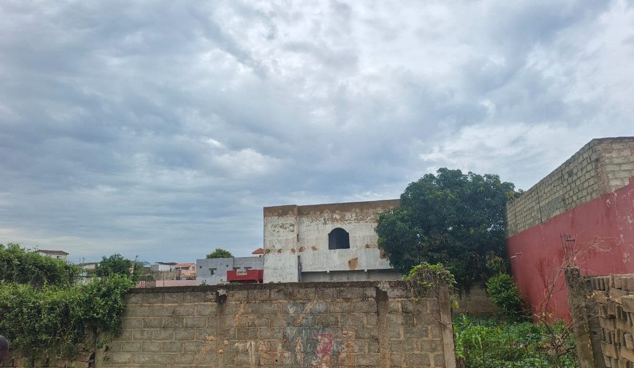 Terrain 300m2 à Saly 03