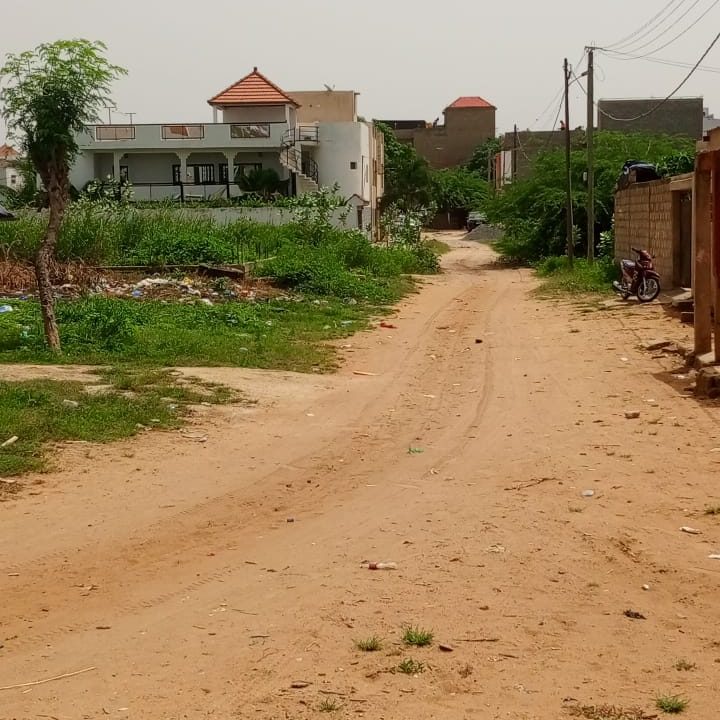 Terrain 300m2 à Saly 04