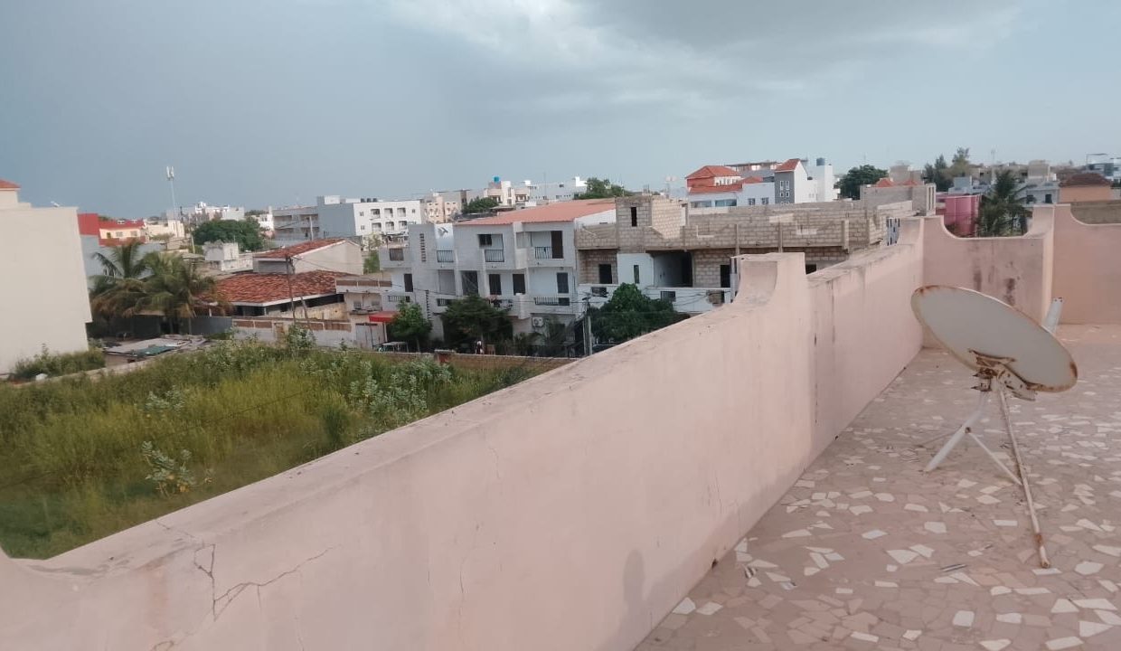Terrain 300m2 à Saly 04