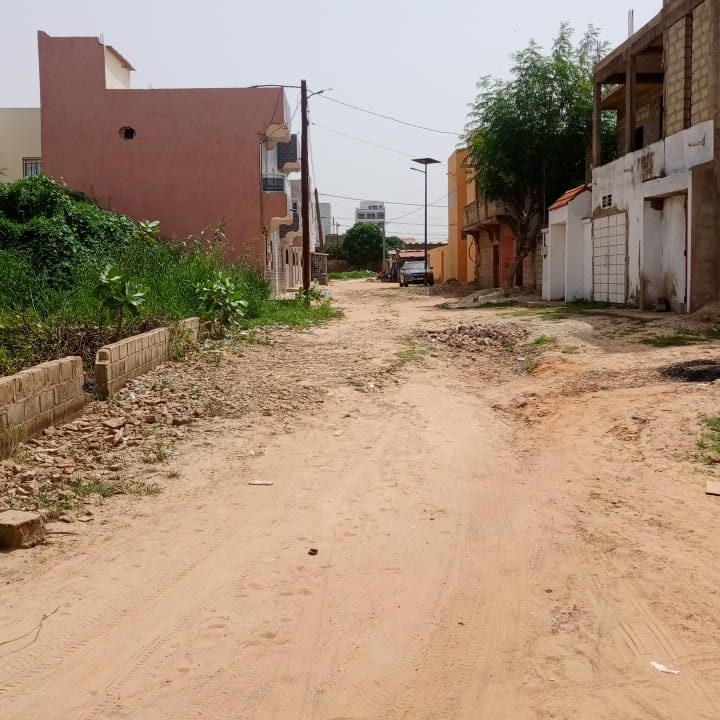 Terrain 300m2 à Saly darou 02